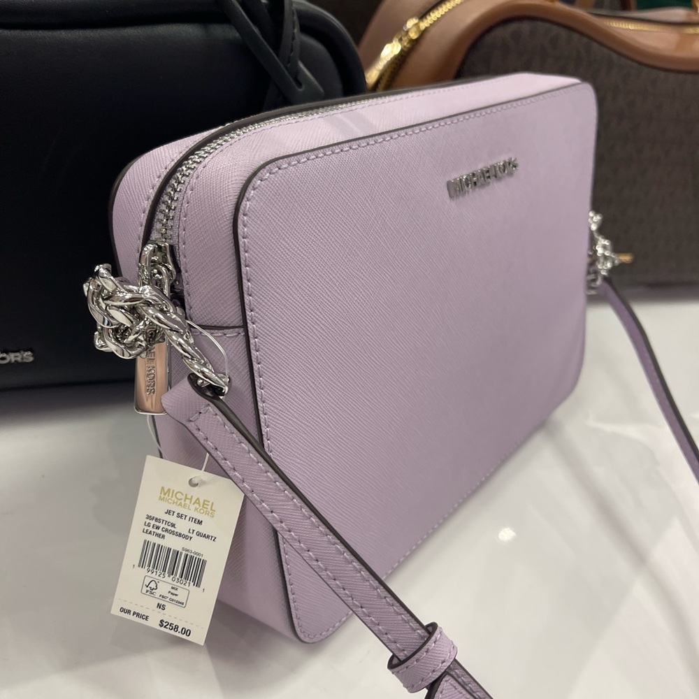 MICHAEL KORS Jet Set Large Saffiano Leather EW Crossbody Bag
Light Quartz
NWT - Picture 7 of 16